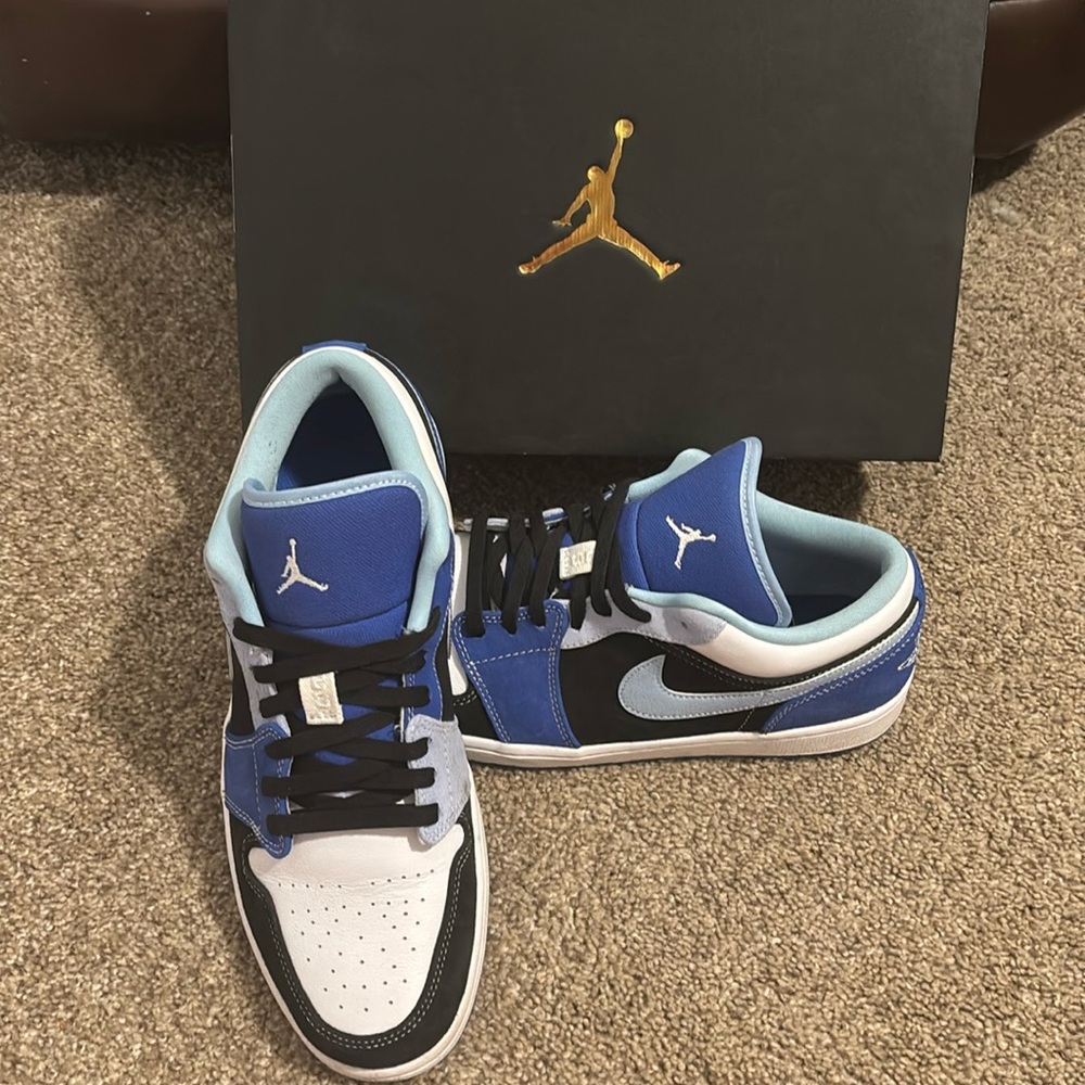 Air Jordan 1 Low Men's Size 11.5. Blue, white and black. Great condition.
